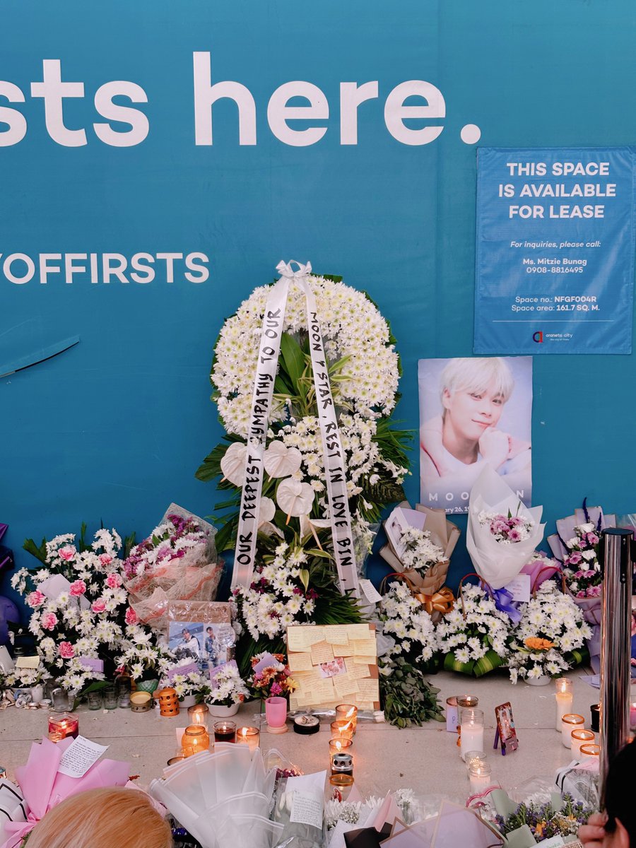 NikkaViim's tweet photo. we love you, Moonbin.... 🥹🫶🏻❤️😭 rest easy 🕊️
Our brightest star..

*memorial at new frontier earlier https://t.co/O27muAVdnA