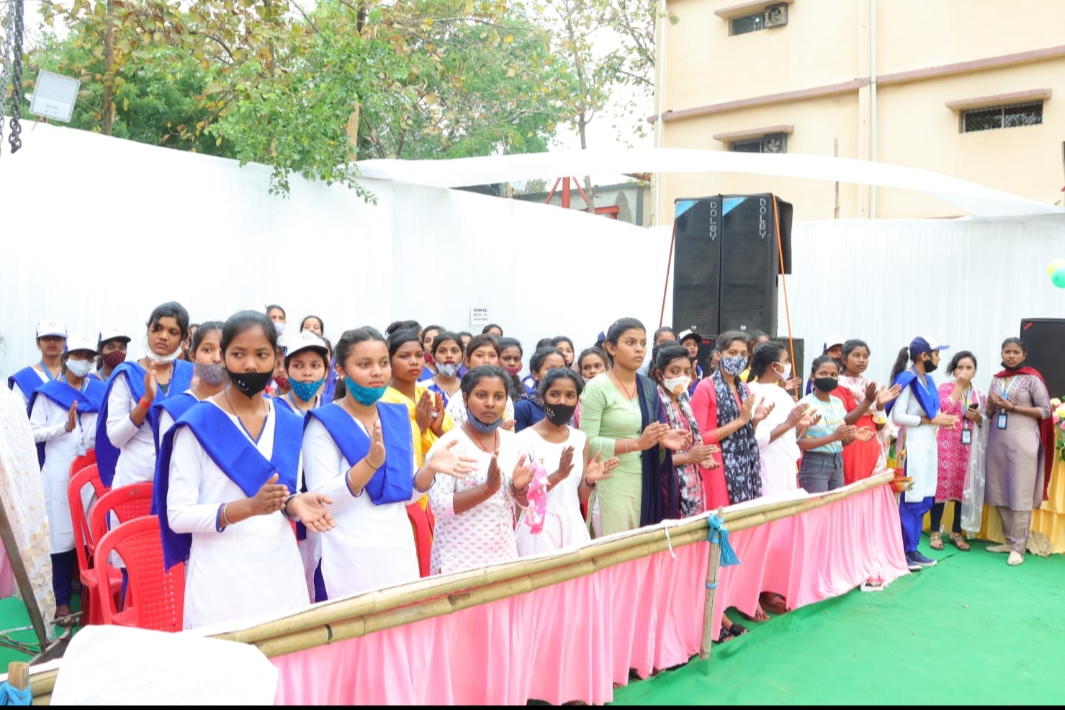 sgrsofficial's tweet photo. SGRS के Tatisilwai स्थित कौशल प्रशिक्षण केंद्र में लाभार्थियों क�� द्वारा फैशन शो का कार्यक्रम आयोजित किया गया। झारखंड कौशल विकास मिशन सोसाइटी के मिशन @jsdms_jharkhand  श्री सुनील कुमार जी का मार्गदर्शन प्राप्त हुआ। इस कार्यक्रम में फैशन शो तथा कला और संस्कृति का प्रदर्शन किया https://t.co/edGg4pmWvZ