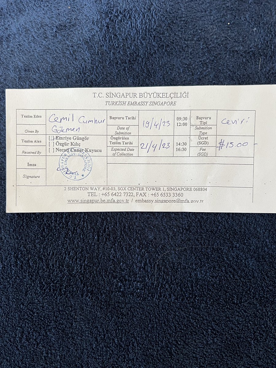 CMHR_G's tweet photo. Şaşırdımmı: Hayır Üzüldümmü: Çoook. Yaşadığım Singapur bile bizden çok çok ileri. Yazık. iki gün öncesinde kapalı olduğunu bilemeyen memur! Ayrıca burada resmi tatil degil !! https://t.co/HVAYMDlgwo