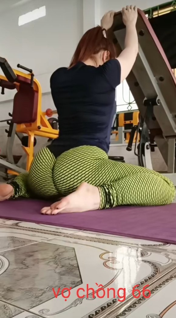 Mông em như vầy mấy anh thích chơi kiểu nào.flow rw cho  e nhé mấy tình yêu