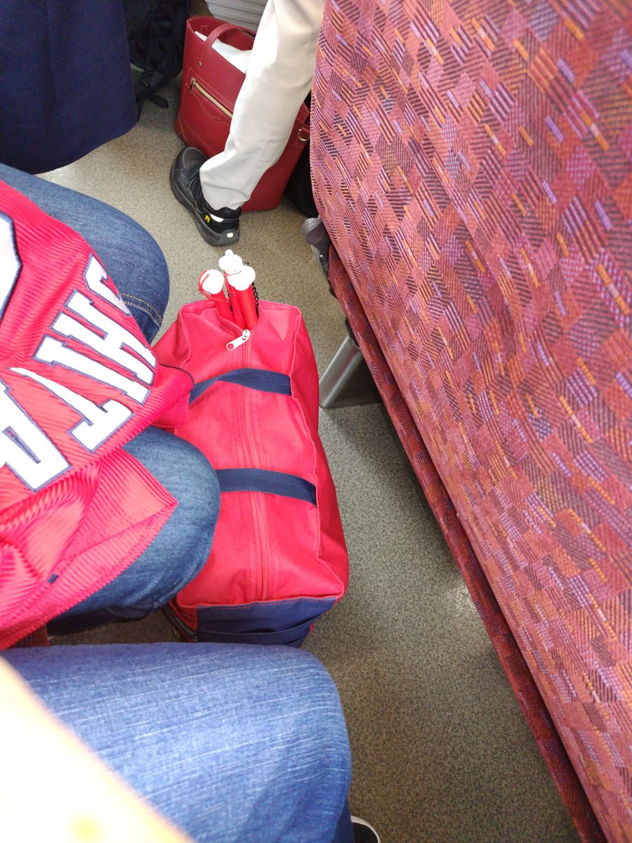watapapa0's tweet photo. あと少しで到着だったのに踏み切りの異常で停車中⁉
新幹線代ケチったのが裏目に出た https://t.co/15Z5Pl47zd