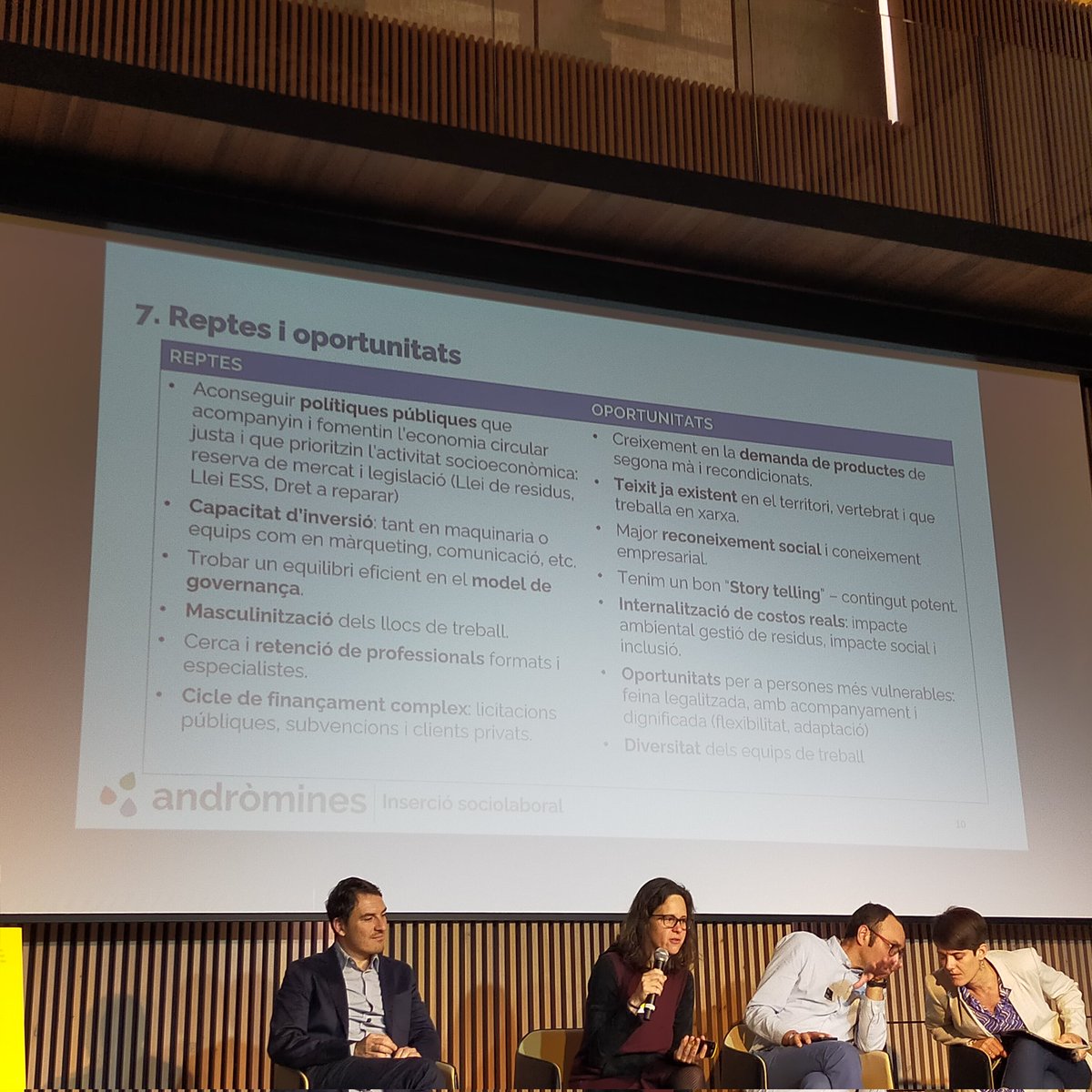 lanativi's tweet photo. Núria Sau @Andromines parlant d'economia circular justa en la jornada transició economia circular justa #Just2ce "projectes que fomenten la reutilització i la inserció social una oportunitat per internalitzar costos"!!! https://t.co/Oi8KJpEa9F