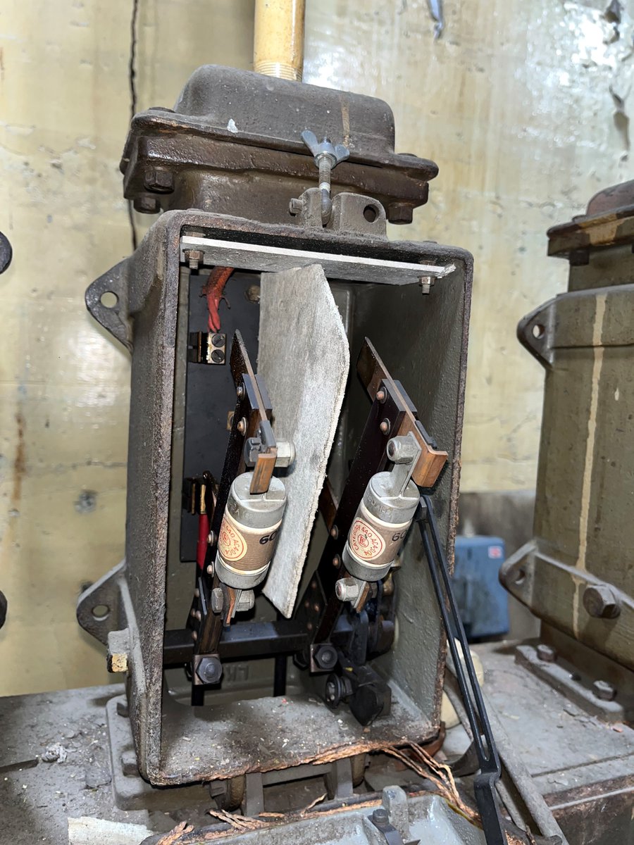 DutyHolderGuide's tweet image. Fridays Friday – Close the door behind you 👨🏻‍🔧

When a Guardian Electrical engineer was recently on-site they discovered this switchgear laying open.

Read more - linkedin.com/feed/update/ur…

#Electricalsafety #EaWR1989 #Fixedwiretesting #GuardianElectrical #Inspection #Compliance