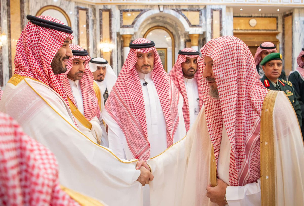 SaudiNews50's tweet photo. عاجل:

ولي العهد يستقبل أصحاب السمو الأمراء وأصحاب الفضيلة العلماء والمشايخ والمعالي، وكبار المسؤولين من مدنيين وعسكريين، الذين قدّموا التهنئة لسموه بعيد الفطر السعيد.

- https://t.co/Pi9hCWiNl1