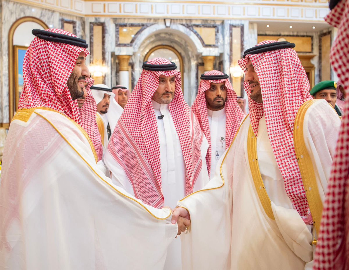 SaudiNews50's tweet photo. عاجل:

ولي العهد يستقبل أصحاب السمو الأمراء وأصحاب الفضيلة العلماء والمشايخ والمعالي، وكبار المسؤولين من مدنيين وعسكريين، الذين قدّموا التهنئة لسموه بعيد الفطر السعيد.

- https://t.co/Pi9hCWiNl1