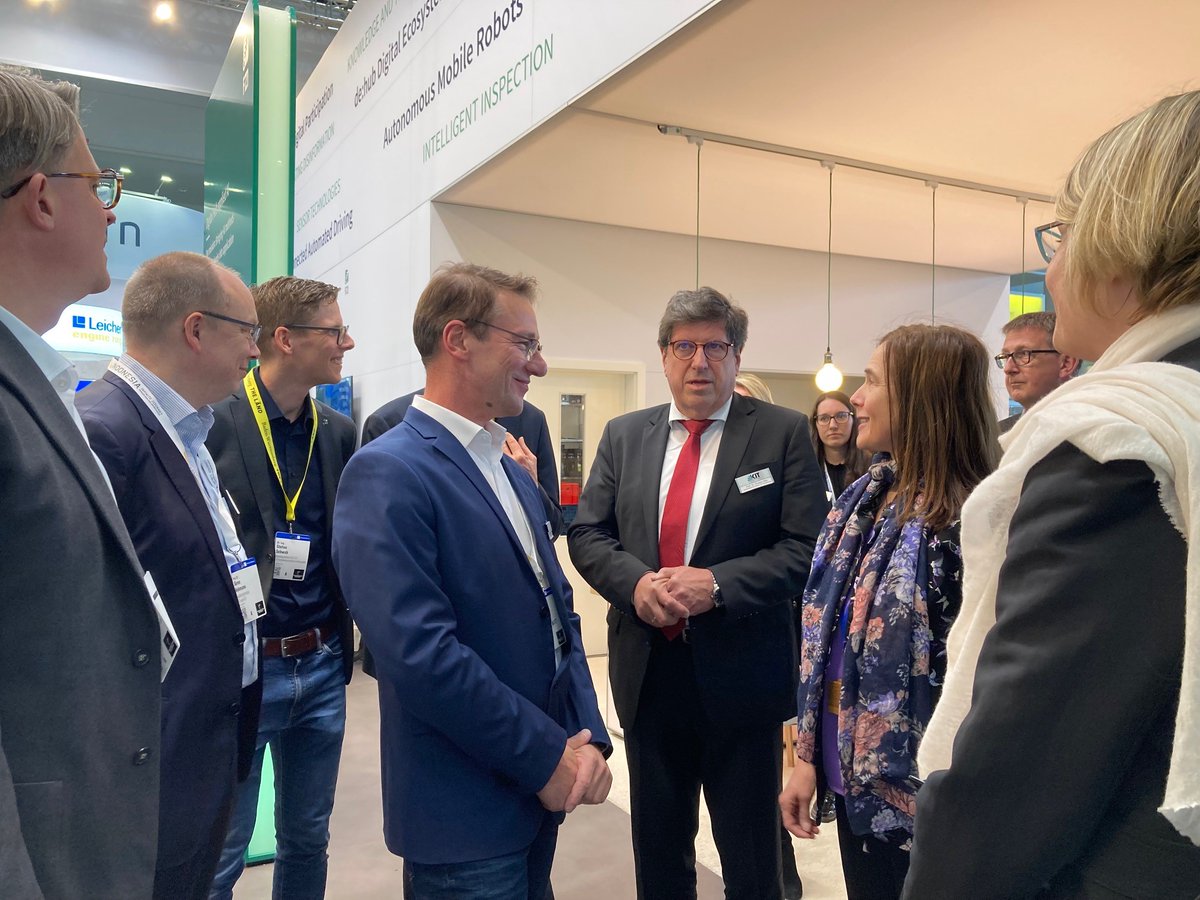 FZI_official's tweet photo. Welche Aufgaben können #Laufroboter in der Industrie erfüllen? Wie kann #Verkehrsinfrastruktur leichter #digitalisiert werden? Eindrücke dazu konnte sich Stellvertr. EU-Generaldirektorin @MaiveRute bei einem Besuch auf unserem Stand (H2, A46) der #hm23 @hannover_Messe machen. https://t.co/ebjMDLoFll
