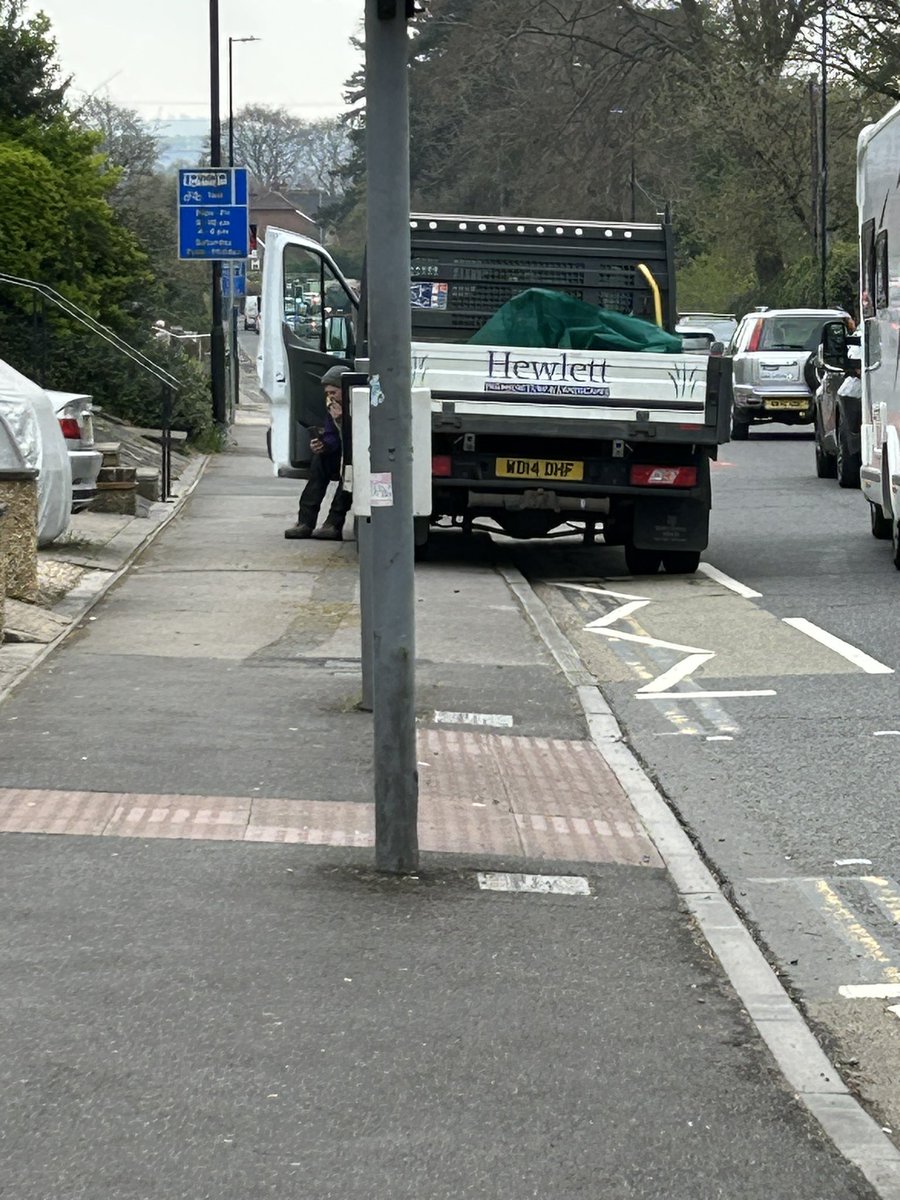 Al_BaylissLD's tweet photo. Good morning from outside Castle Road Coop! #Pavement #DoubleYellow #CycleLane #PedestrianCrossing #Salisbury https://t.co/LrIJAH8nUj