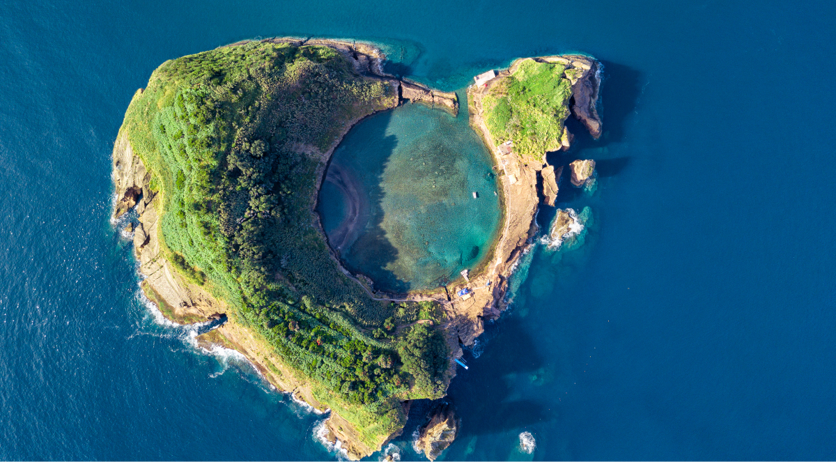 CyCPortugal's tweet photo. 31% das empresas dos #Açores foram constituídas nos últimos cinco anos. Contudo, de acordo com os dados do #InsightView, estas empresas apenas representam 6% do total de volume de negócios do arquipélago. https://t.co/LRwW8Y0EZE

#iberinform #cycportugal #creditoycaucion https://t.co/CM2thhtu2O