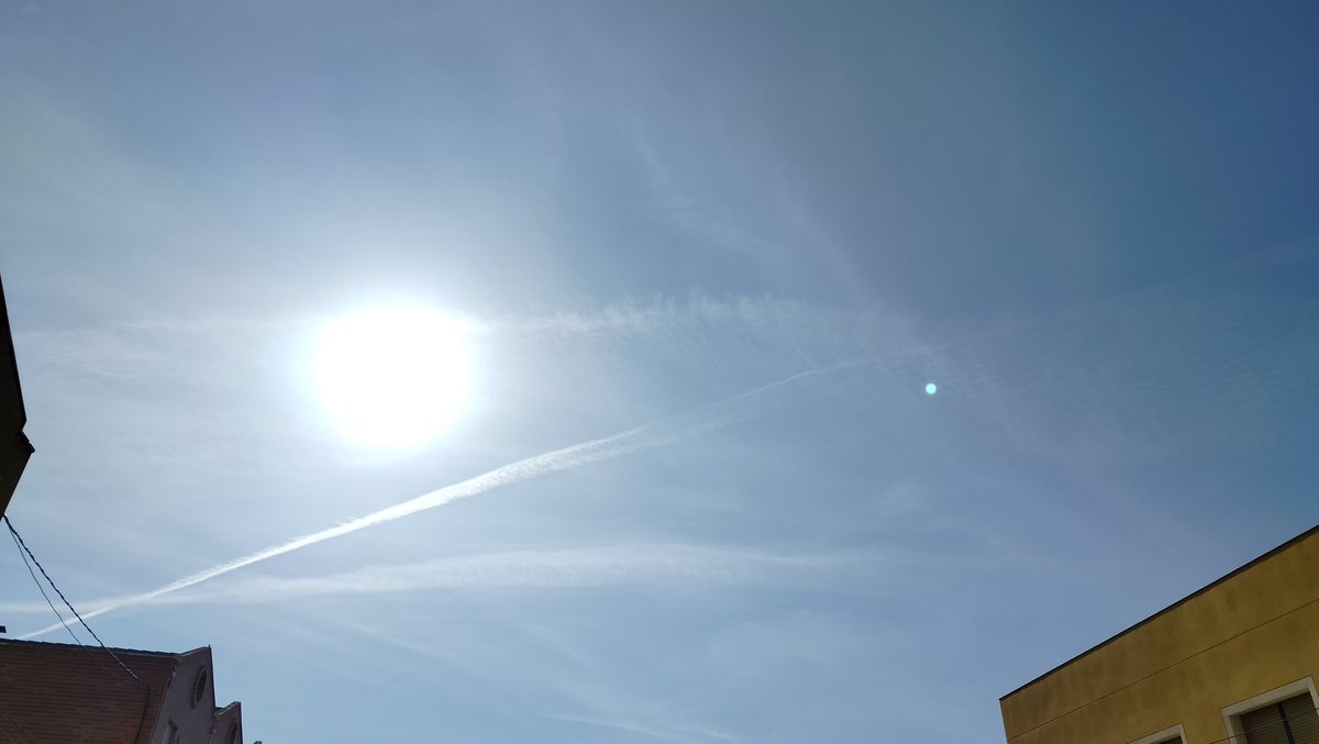 GeoingenieriaMu's tweet photo. Preparando la subida artificial de temperaturas en #murcia artificialmente mediante un proyecto de #Geoingenieria , están manipulando el clima,que no te engañen https://t.co/VvMEd8QoKb