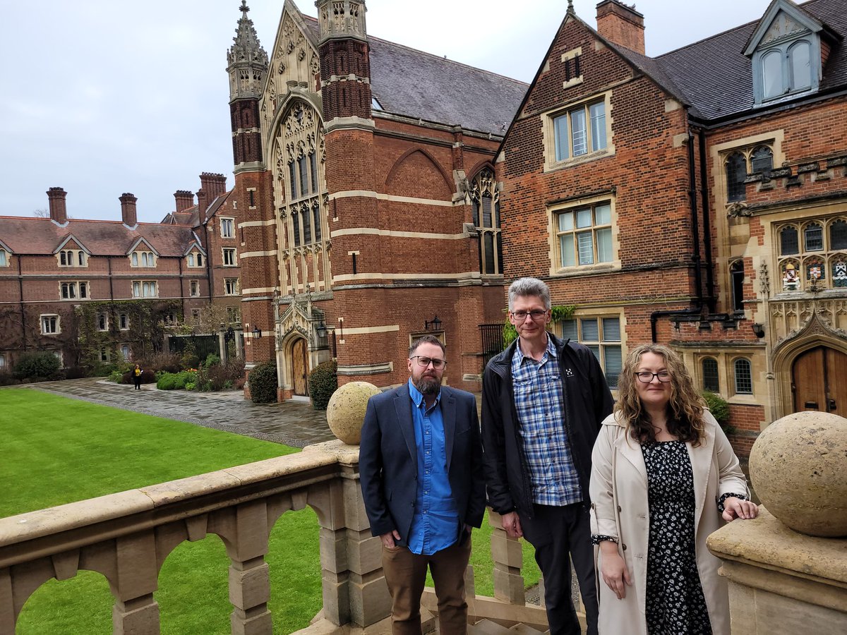 GraemePrescott's tweet photo. Looking forward to presenting #leaponline this afternoon with @Davidho1984 on our day visit to @LILAC_conf. Was good to meet up with our former colleague @DawnGrundyKLS too! #LILAC23 @BoltonUniLib @BoltonUni https://t.co/uKwLAoIObe
