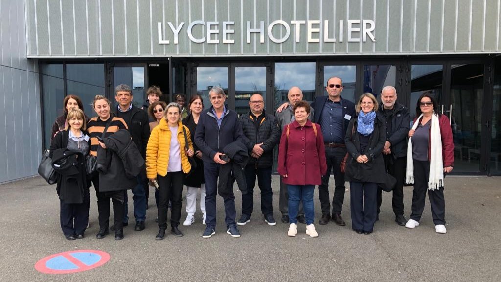 DareicVersailles tweet media