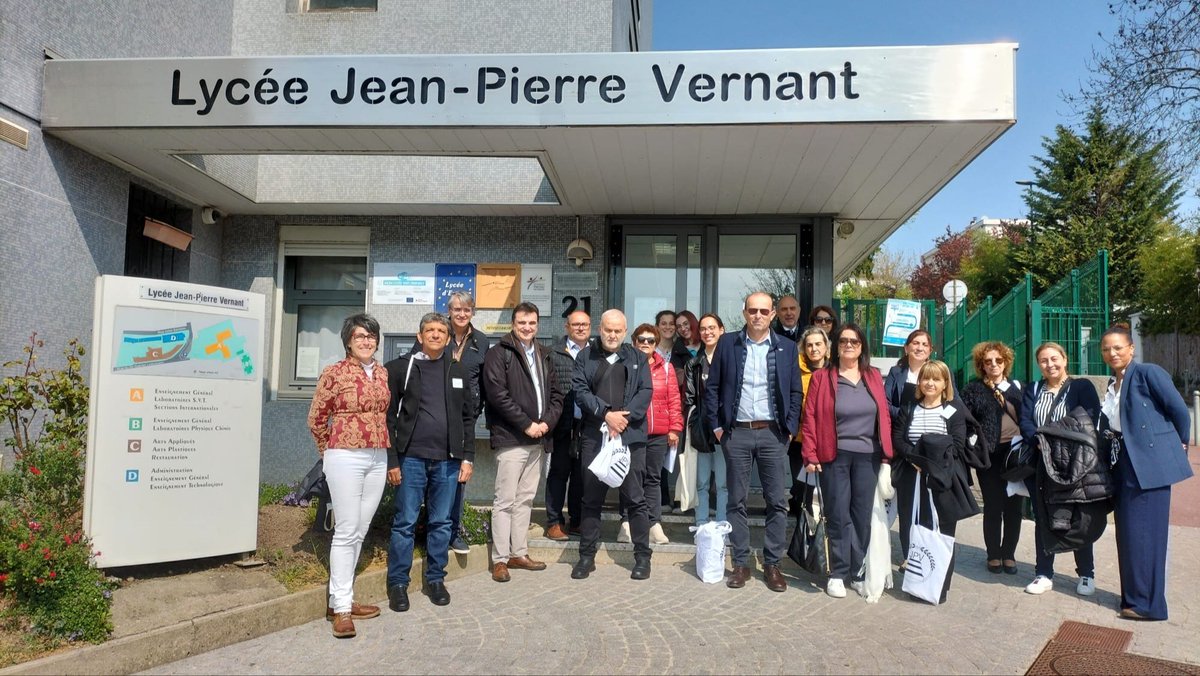 #MobilitéEntrante 🇨🇾
Pilotage des établissements scolaires, spécificités d'un #CMQ, dispositifs de l'école inclusive, formation des personnels : de riches échanges cette semaine avec la délégation chypriote ! 
Merci aux établissements d'accueil et à l'EAFC de l'<a href="/acversailles/">Académie de Versailles</a>.