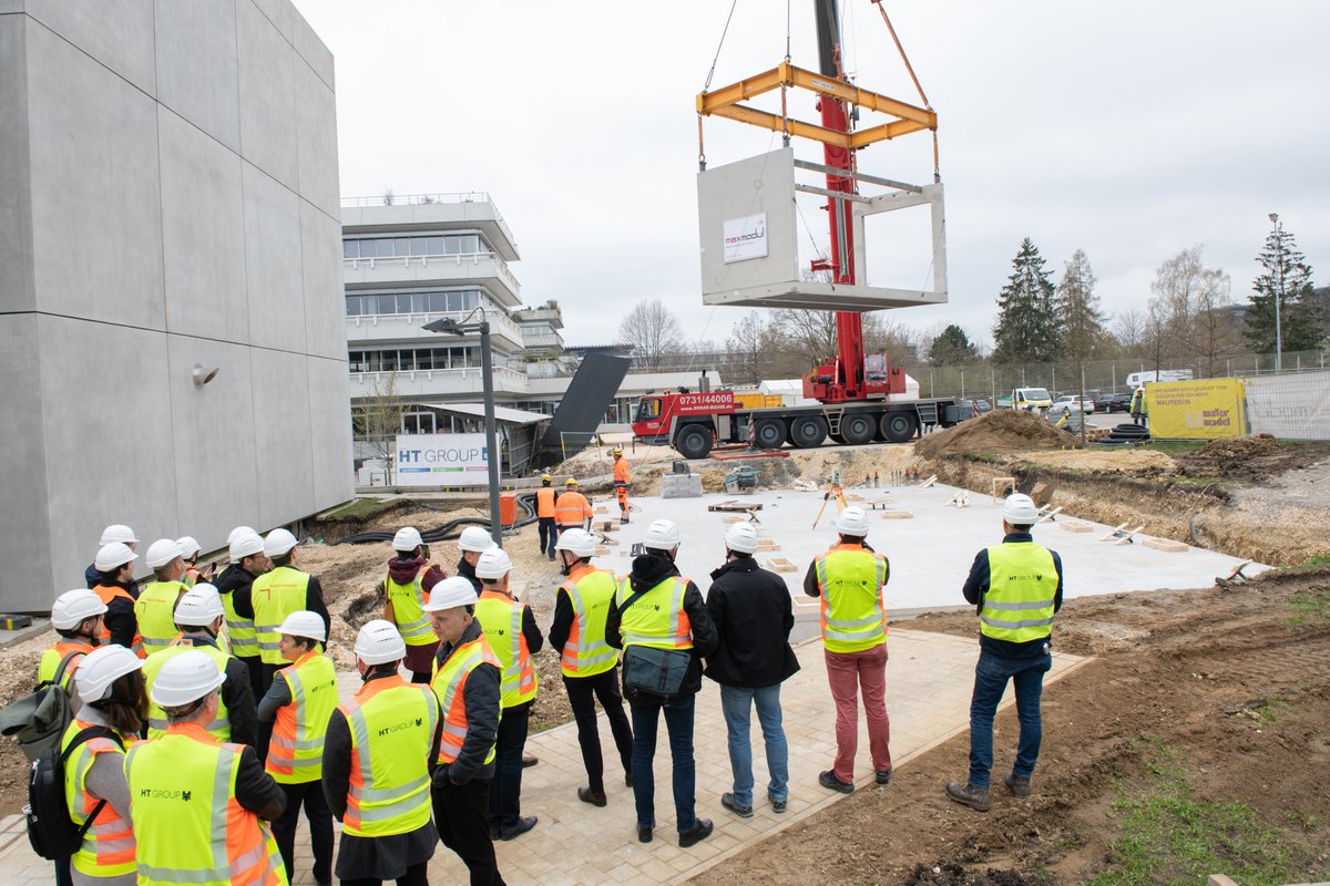 uni_ulm's tweet photo. Neues Hochsicherheits-Labor 🏗️ für Ulmer Universitätsmedizin - Forschende wollen Krankheitserreger wie #SARSCoV2 verstehen.🦠Fertigstellung im Herbst 2023 - Baukosten inkl. Erstausstattung rund 8,4 Mio. Euro. https://t.co/du3Pjo2hs3 *red/Foto: Eberhardt #uulm @Europarl_DE https://t.co/AqAhe07q2U