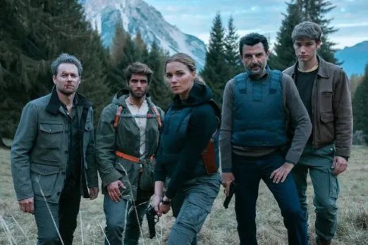 nicoxanaxx's tweet photo. Rai 1 torna a vincere una prima serata con la fiction #UnPassoDalCielo7 che continua a perdere pezzi però… ieri 3,6mln e il 19,6%. Il film stra-replicato di Canale 5 #UnBossInSalotto 1,9mln e il 10,3% superato da TV8 con #RomaFeyenoord a 2mln e il 10,5% #Ascoltitv https://t.co/yQSWsyKu2r