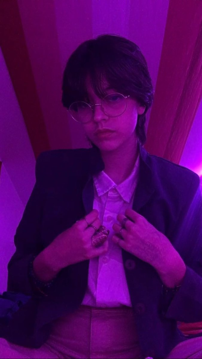 yrfandom's tweet image. me when yr s1 // me when yr s3
glad i changed