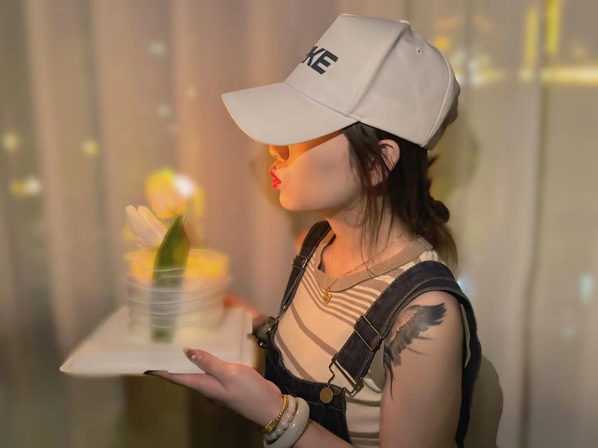 18050482wer's tweet photo. 每天都有每天的快乐 今天是生日快乐[爱心][蛋糕] https://t.co/9IGiBi7PsB