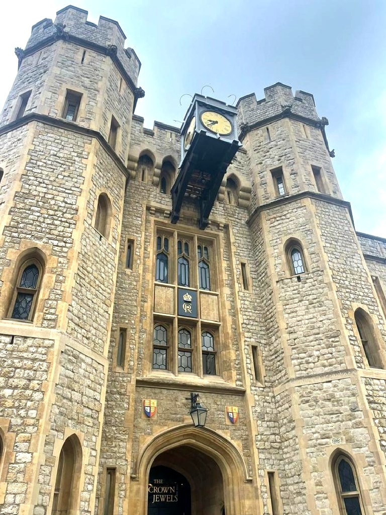TowerOfLondon's tweet photo. HM The King's cypher has been installed on the Jewel House 👑 https://t.co/1BuKTR3O0P