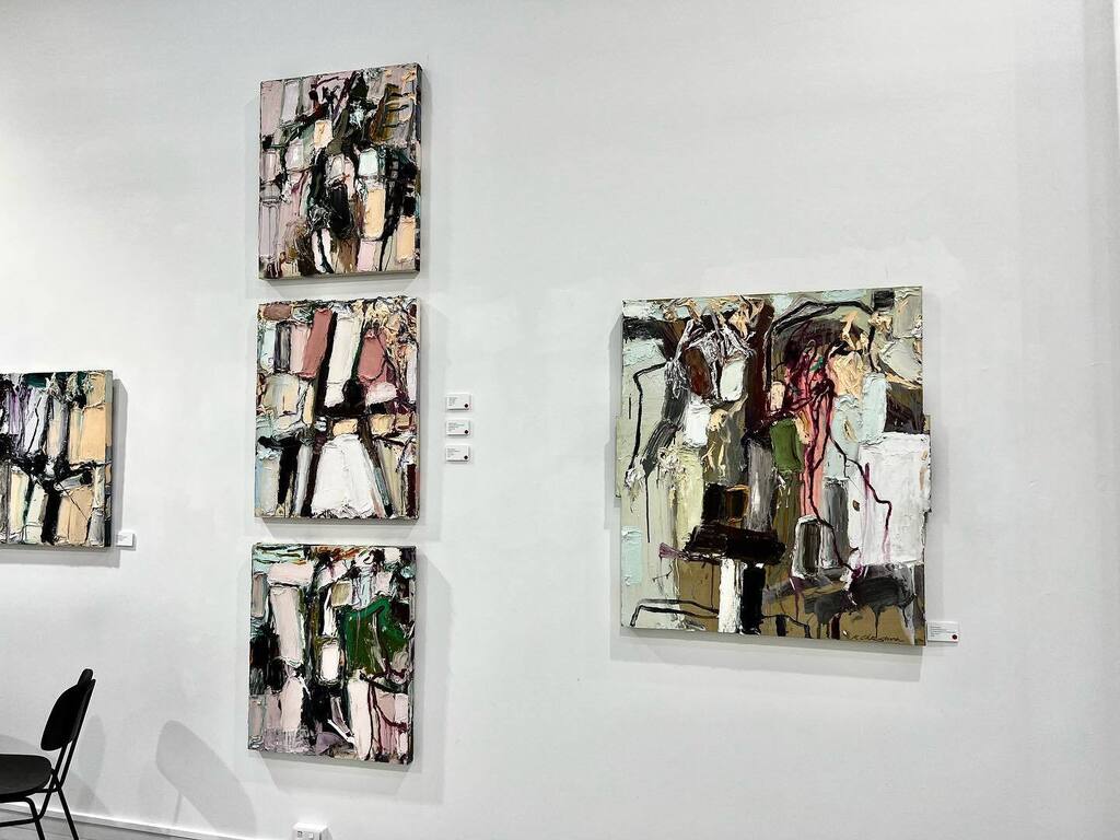 g_contemporary's tweet photo. Enjoying the art and the red dots! #sold #impasto #mitchellcheesman #solo #exhibition #contemporaryart #gallery #hastingsstreet #noosa #stillsomepaintingsavailable https://t.co/9PaNZuUosI https://t.co/xMn14iPNF7