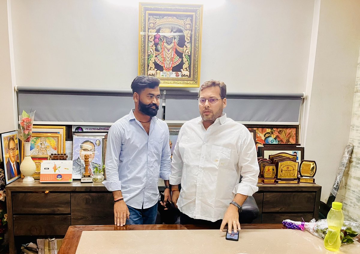 rahulgajwaniya7's tweet photo. जहां ख़ुद को साबित करना पड़े…
वहां समझ लेना तुम्हारी कोई इज़्जत नहीं…

#pbmla 
#love 
#rg https://t.co/zGZvyniFHB