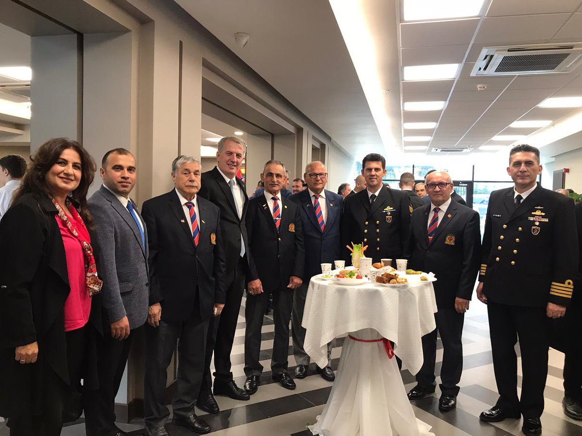 ErtanSener77's tweet photo. 💙 Yalova Valiliği’nin düzenlediği İl Protokolü’nün Bayramlaşma Töreni’ne katıldık. Birlik, beraberlik ve kardeşlik duyguları içerisinde bayramlaştık. Nice bayramlar Yalovam 💙 https://t.co/OwbFuoKXuP