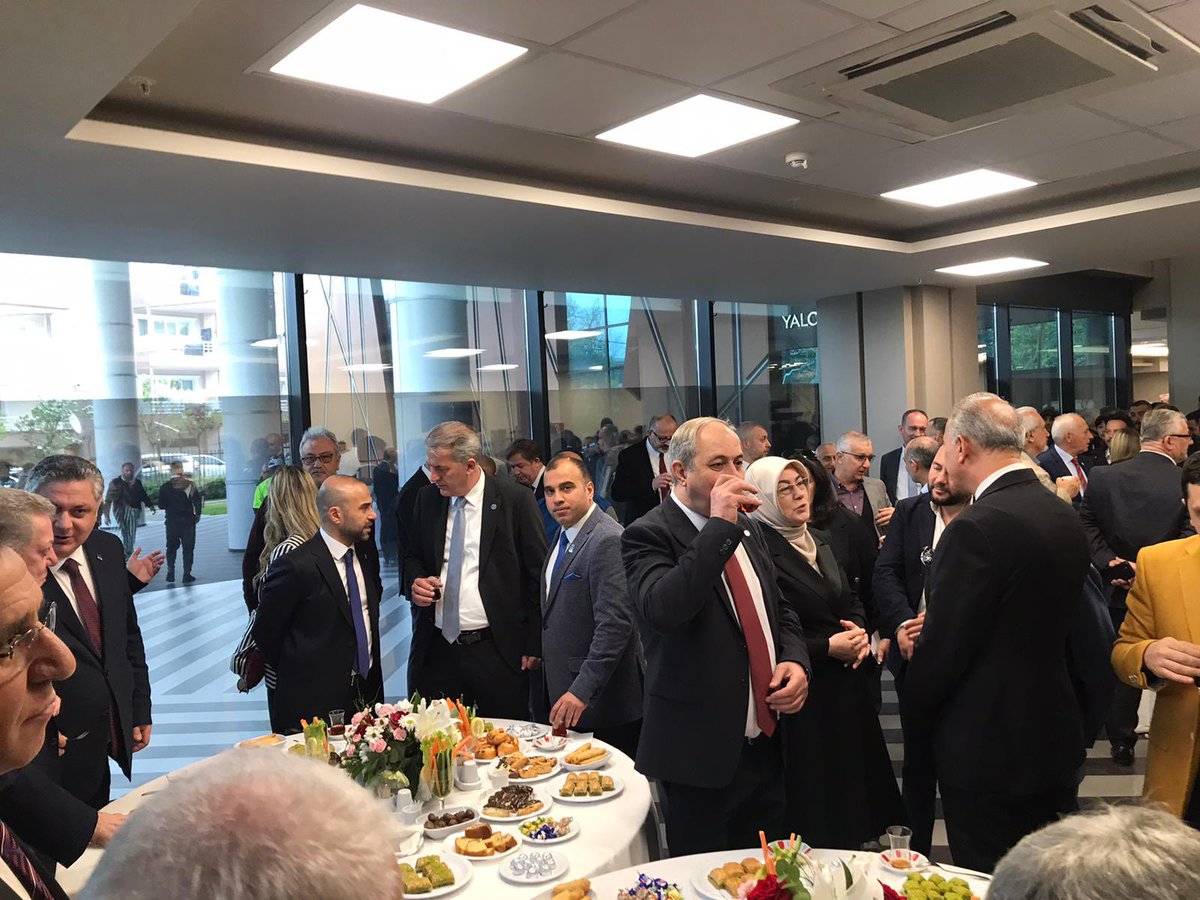 ErtanSener77's tweet photo. 💙 Yalova Valiliği’nin düzenlediği İl Protokolü’nün Bayramlaşma Töreni’ne katıldık. Birlik, beraberlik ve kardeşlik duyguları içerisinde bayramlaştık. Nice bayramlar Yalovam 💙 https://t.co/OwbFuoKXuP