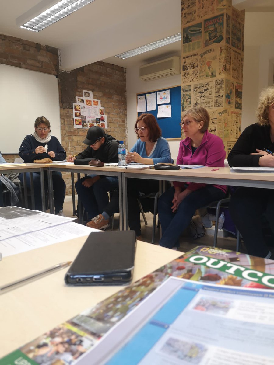 Ambiance studieuse pour le dernier jour de mobilité de la délégation E+ BOOST menée par Mme Malabre, DASEN <a href="/DSDEN24/">Educ'24</a> à Dublin. Merci au Gip Bordeaux <a href="/ABisagni/">anne bisagni</a> pour son soutien. #EramusPlusFR
