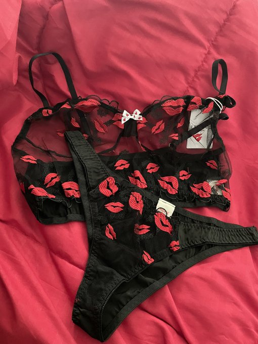 Which one? Red ❤️ or pink 🩷 https://t.co/Pj9Dxyc5T0<a href="/tag/onlyfans"class="tags"><span>#onlyfans</span></a>