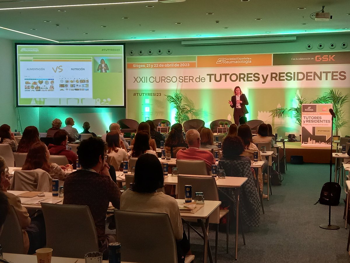 SEReumatologia's tweet photo. #Tutyresi23 Con ayuda de @Scruz_nutri repasamos las "fakes news" sobre dietas milagro para tratar las enfermedades reumáticas. ¿Qué tipo de alimentación, en terminos generales, sería ideal para nuestros pacientes? https://t.co/0o9bgCjnnk