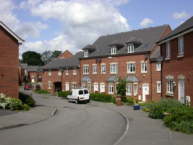 ⚡NEW⚡

🧵on the growing inequalities in our housing system.

1/ Our latest research finds that falling rates of homeownership and high rates of overcrowding are primarily being experienced by ethnic minorities. 

positivemoney.org/2023/04/fallin…