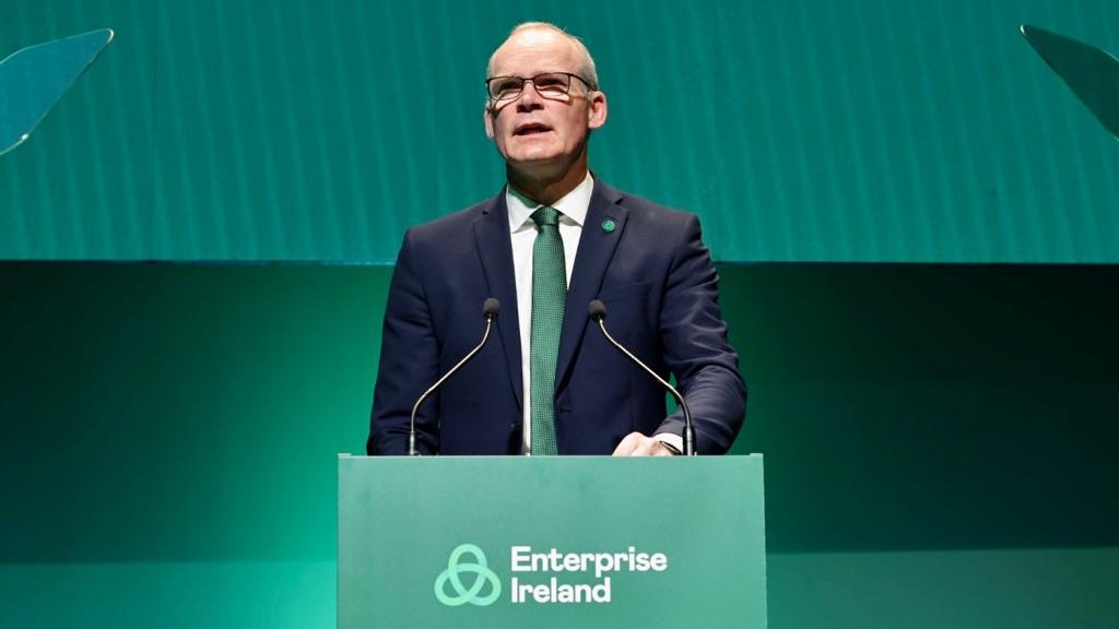 Entirl's tweet photo. Opening the @entirl Business Leaders’ Conference @simoncoveney talks about regionally based growth for scaling &amp; sustainable Irish business. https://t.co/vK6HLPWPQS