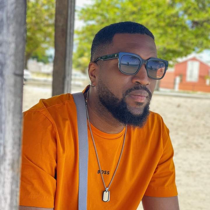 🇨🇮🌟Angelo Busta: 'Le soleil qui brille n’ignore pas le village parce qu’il est petit.
#holiday 
#Bustafamily'