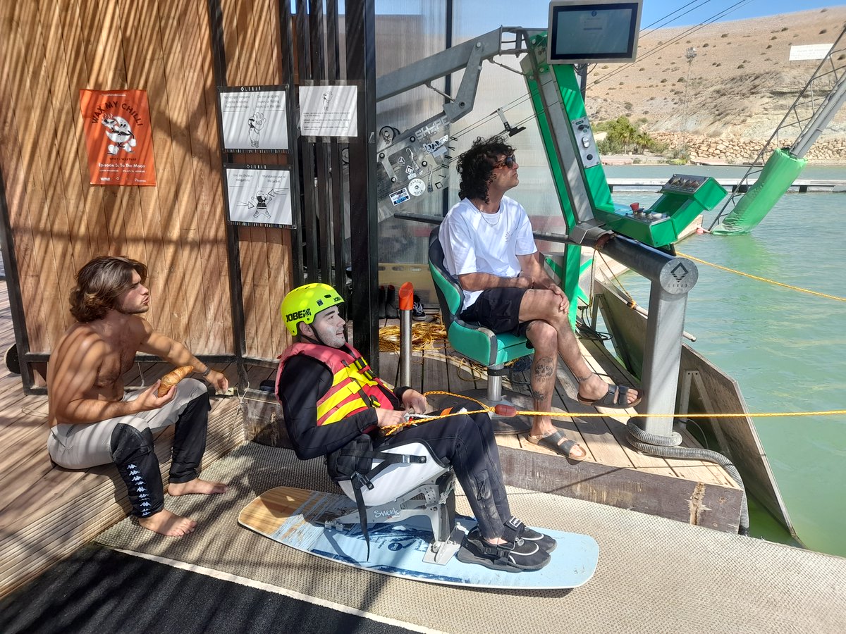 Fund_Tambien's tweet photo. 😜Comienza de un #FINDE DE PLANAZOS CON #FUNDACIÓNTAMBIÉN🎉 (HILO: 1 de 3)
VIERNES:
😮 Último día de las jornadas de #Sitwake (deporte adaptado entre wake board tradicional y esquí náutico) en Almería.
⚽ Tenemos a nuestros chic@s de #EscuelaDeFútbol
#DeporteAdaptado https://t.co/jaUN4aPbt5