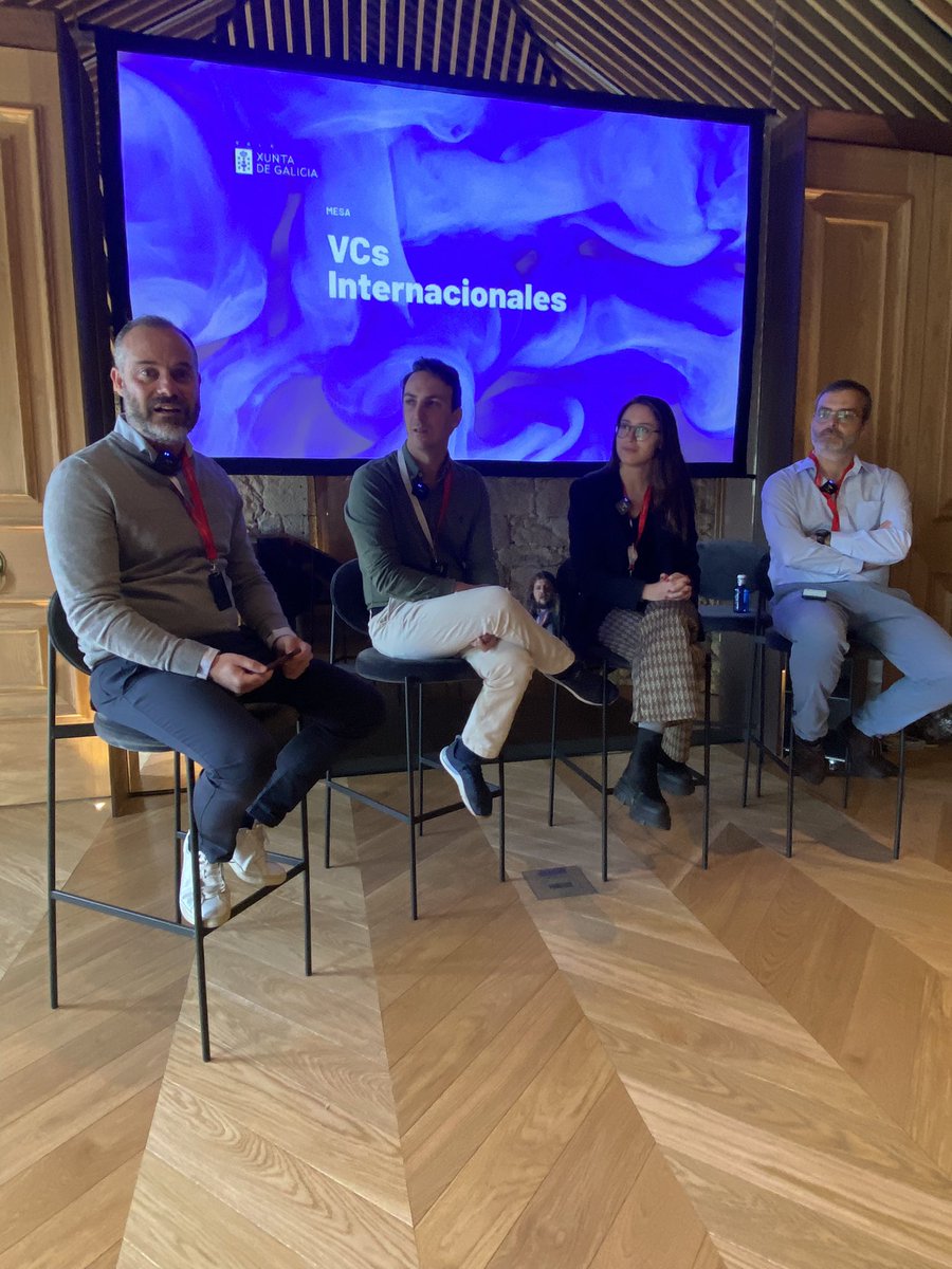bloodymary's tweet photo. En #laconNetwork. Es impresionante ver cómo ha crecido el ecosistema gallego de innovación y emprendimiento a lo largo de los años.  Gum gusto venir para encontrar muy buenas empresas y amigos! Ahora panel con @inveready @AndresDancausa y Bynd. Vamos!!! https://t.co/Net2ZcimEE
