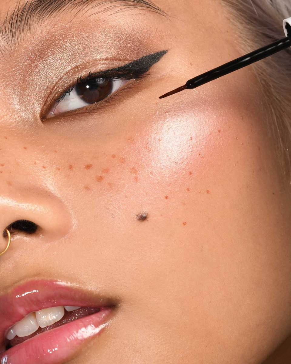 myLottieLondon's tweet photo. why wait till summer for your freckles to kick in, when you can just use freckle tint ๐
available in dark and light, plus silver and gold for that festival glow โจ
#lottielondon #makeup #freckles #freckletint #fauxfreckles https://t.co/FjnEH7EiZ2