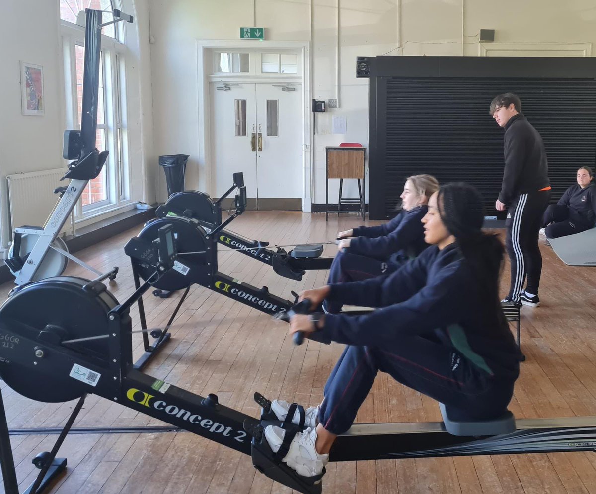 Loreto_Beaufort's tweet photo. Well done to the TY LCPE class today for taking part in their first session with @RowingIreland. Great effort and participation from all students. Already looking forward to next week! @RowingIreland
#cantseecantbe #womeninsport #girlsinsport
#getgoinggetrowing https://t.co/srw1UcWIEK