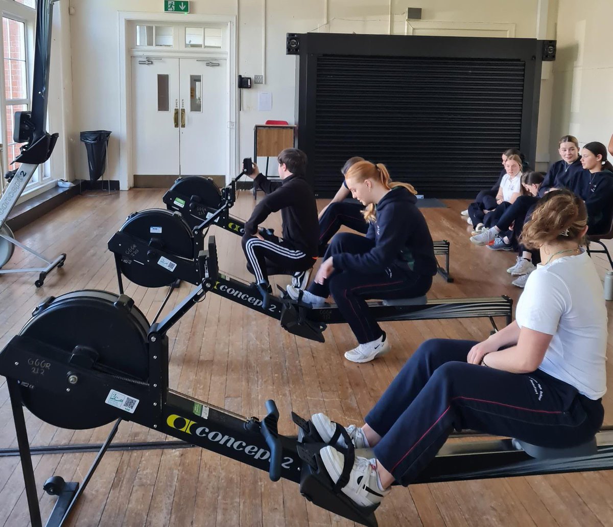 Loreto_Beaufort's tweet photo. Well done to the TY LCPE class today for taking part in their first session with @RowingIreland. Great effort and participation from all students. Already looking forward to next week! @RowingIreland
#cantseecantbe #womeninsport #girlsinsport
#getgoinggetrowing https://t.co/srw1UcWIEK