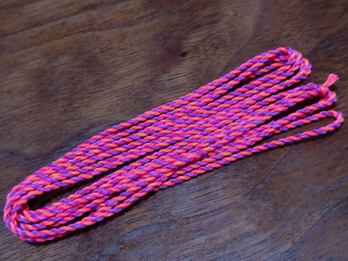 YYotturn's tweet image. 試しに作ったんですが個人的にヤバいのできました！
完璧な縞模様をキープしつつ再現しつつPsychedelic Duskの色味で仕上げました🌆
ちょっと手間なので販売するかは考え中です🤔
#FlowString