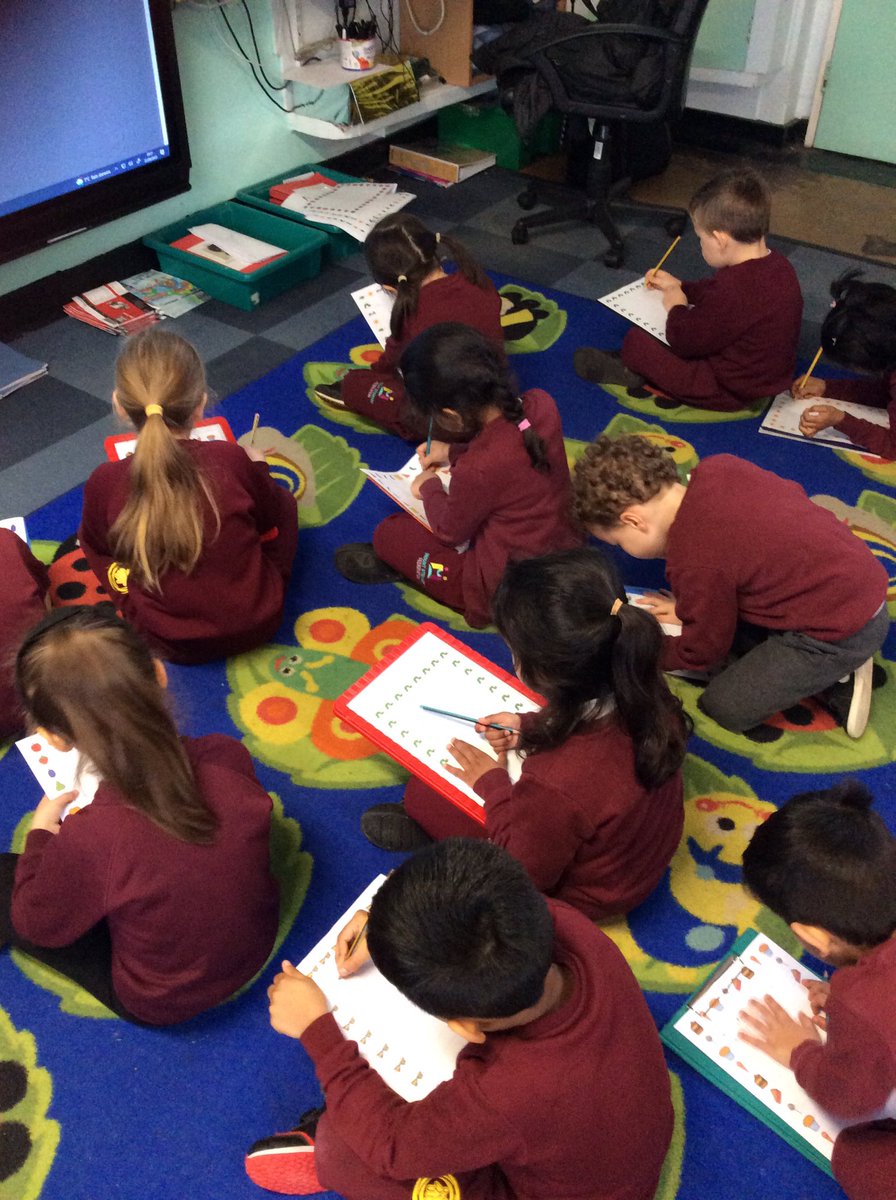 MountStewartSch's tweet photo. Diamond class are getting Year one ready by practising their first long piece of independent writing. They are using their phonics knowledge to retell the story of the Very hungry caterpillar. 🐛🦋 #tmssyearR #diamondclass ❤️💎 https://t.co/2VFywaAk2X
