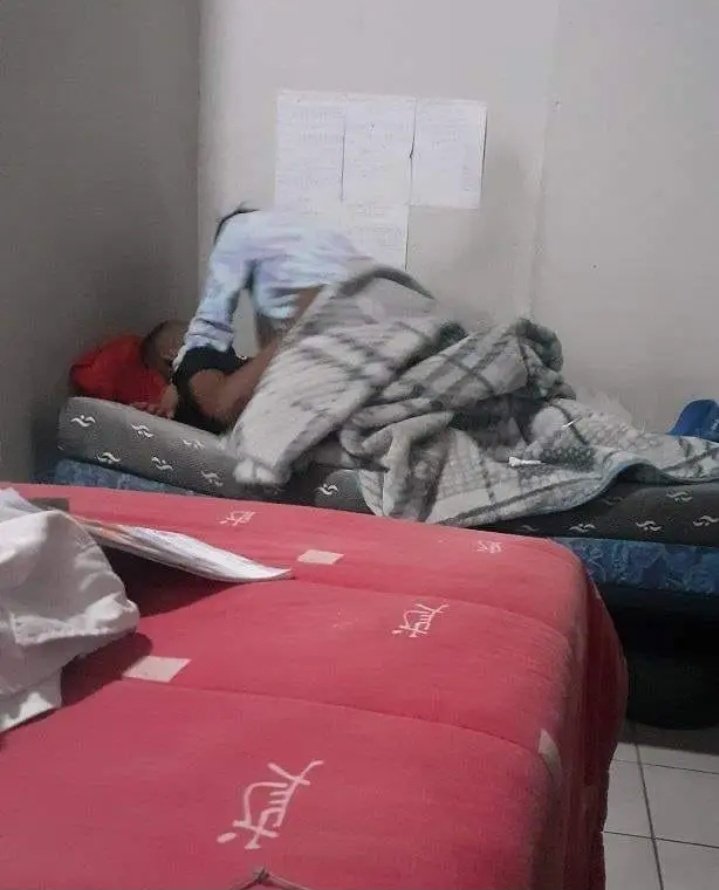 Ntsikier's tweet photo. Having sex while your roommate is also in the same room is so disrespectful😭😭 https://t.co/kPufHc2sQT