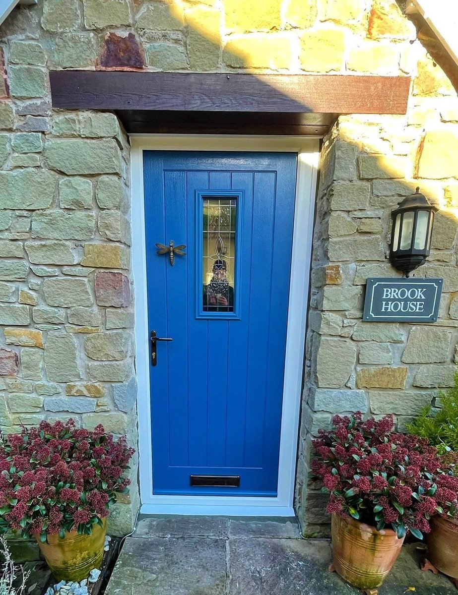 Before & after : @MajDesignsUK certainly knew how to make an entrance when we installed this Brilliant Blue @EnduranceDoors with @securedbydesign in #Somerset transforming the entrance to the property & upgrading security.@DuraflexSystems #Bristol #ManufacturingUK #Devon