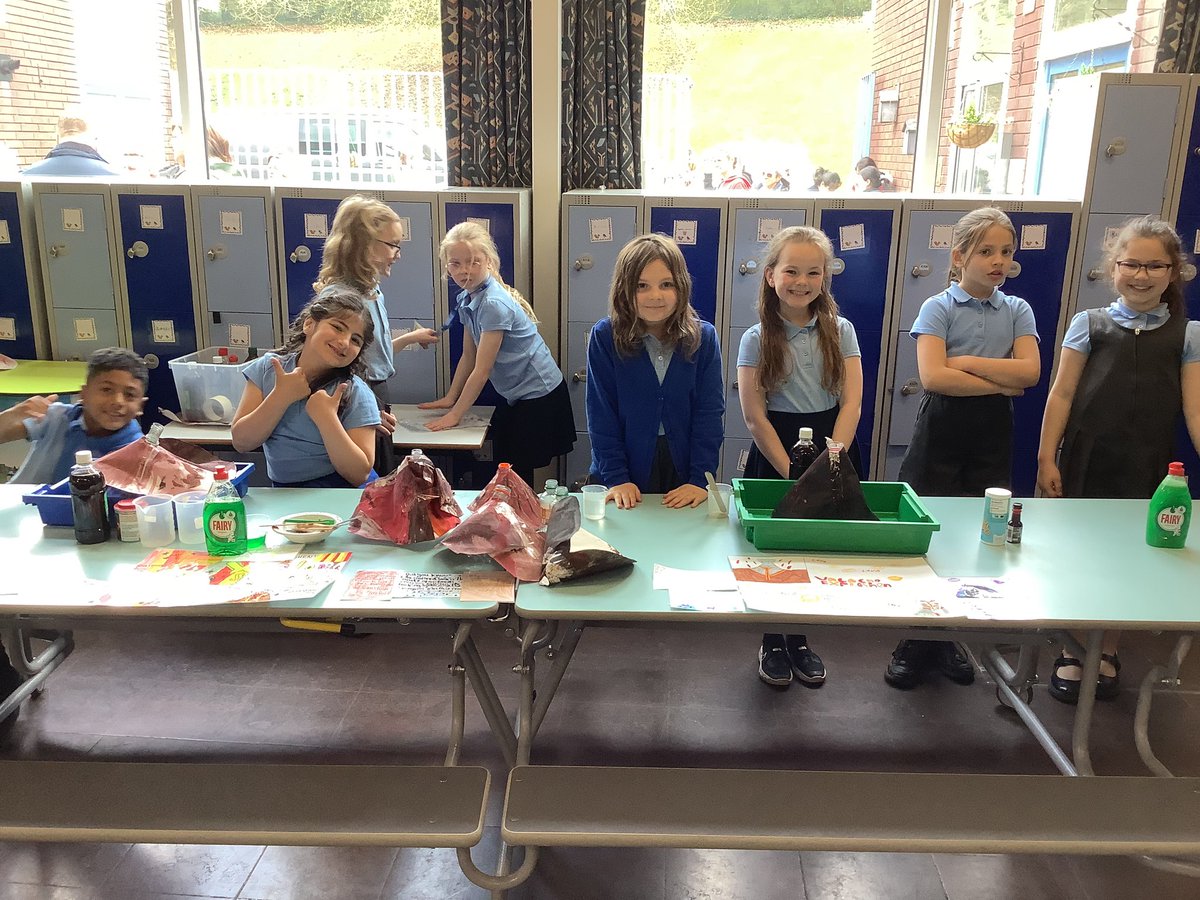 MCPS_year4's tweet photo. Diolch to all of our visitors who came along to our Malpas Techniquest work shop this week. The children thoroughly enjoyed planning and organising science experiments for their inquiry project. https://t.co/jkf3Zf9LZw