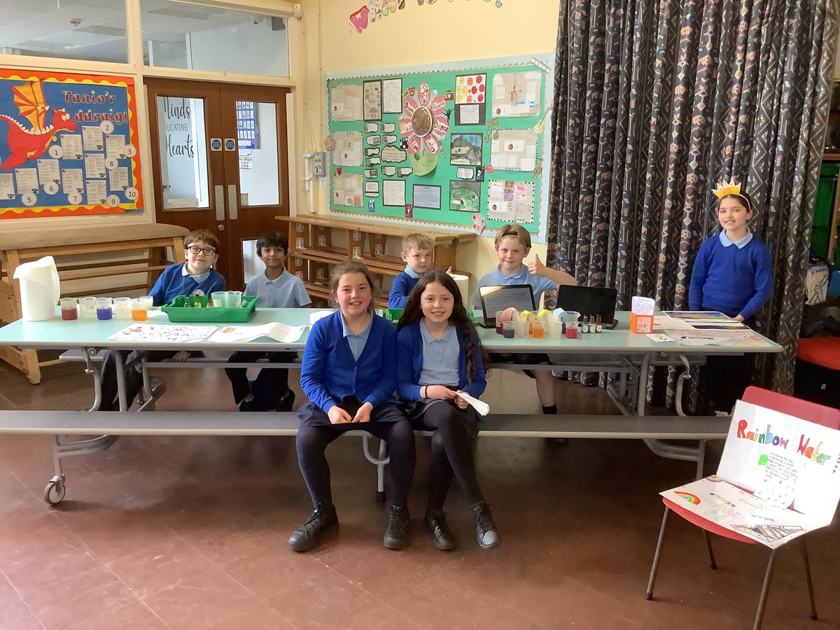 MCPS_year4's tweet photo. Diolch to all of our visitors who came along to our Malpas Techniquest work shop this week. The children thoroughly enjoyed planning and organising science experiments for their inquiry project. https://t.co/jkf3Zf9LZw