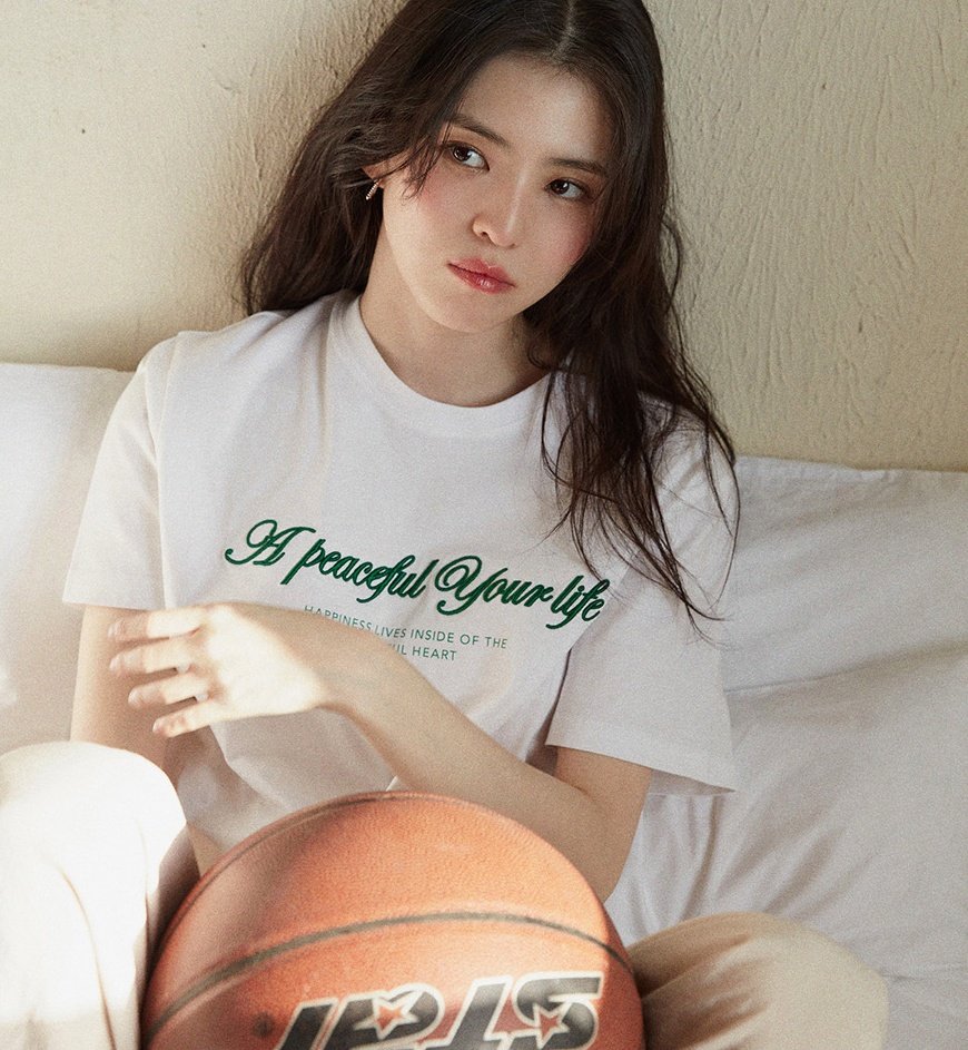 hansoheeglobal's tweet photo. Han Sohee (#HanSohee #한소희) for Giordano Korea https://t.co/jZn1C98MEX