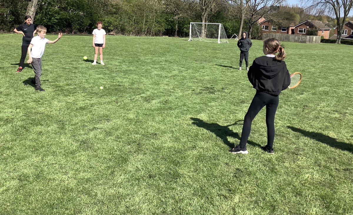 IPMATTowngate's tweet photo. The sun came out to play in our PE lesson! We worked on our batting and bowling techniques through different games and certainly perfected this by the end of the lesson๐ #PETPA #Year5TPA https://t.co/VhpyhCk78h
