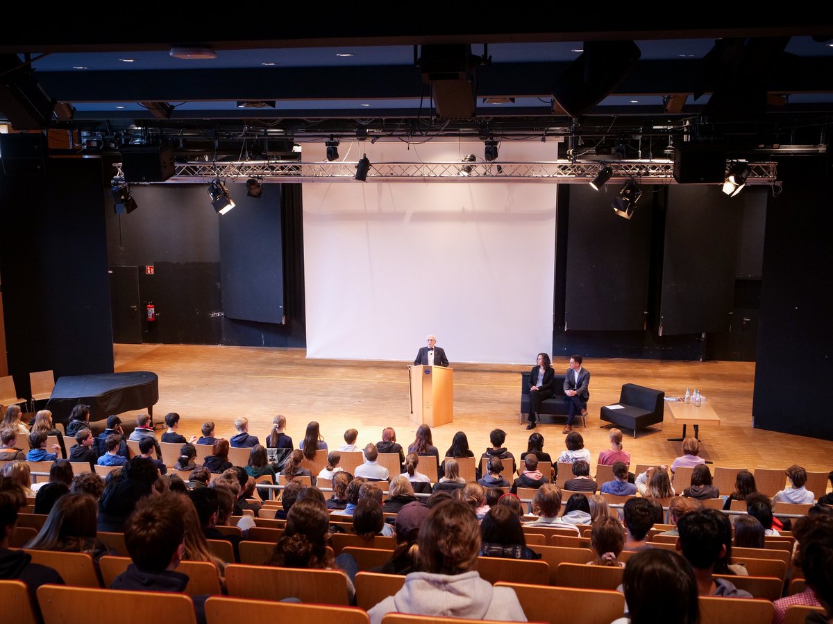 Munich International School tweet media