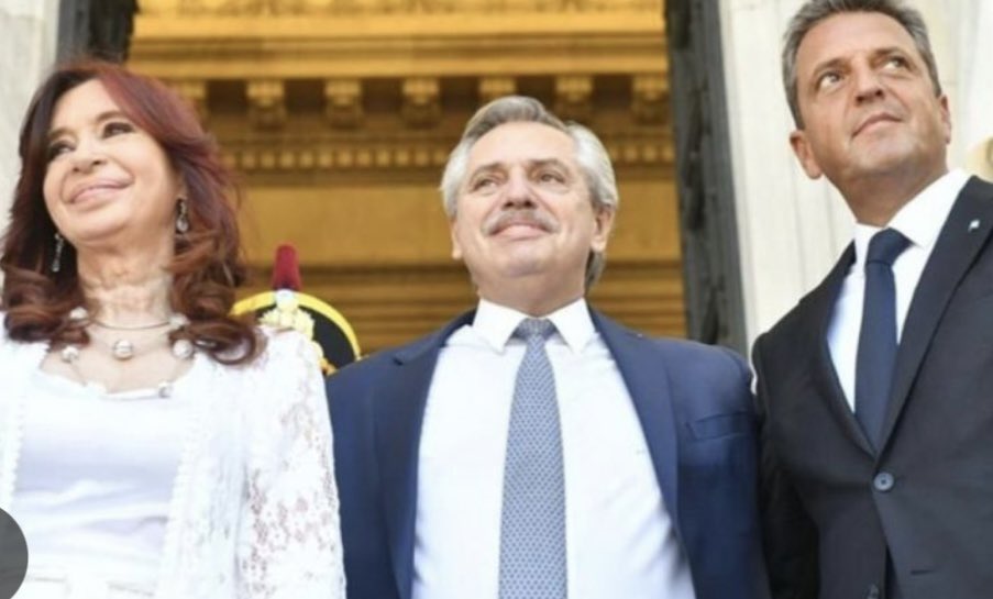 El Gobierno de los corruptos, de los ineptos, de los mentirosos. Con ellos, más corrupción, pobreza y decadencia. La Oposición debe empezar a demostrar que está a la altura de las críticas circunstancias que vivimos.