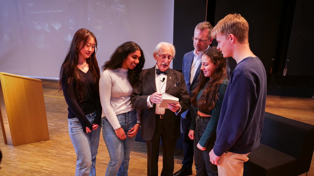 Munich International School tweet media