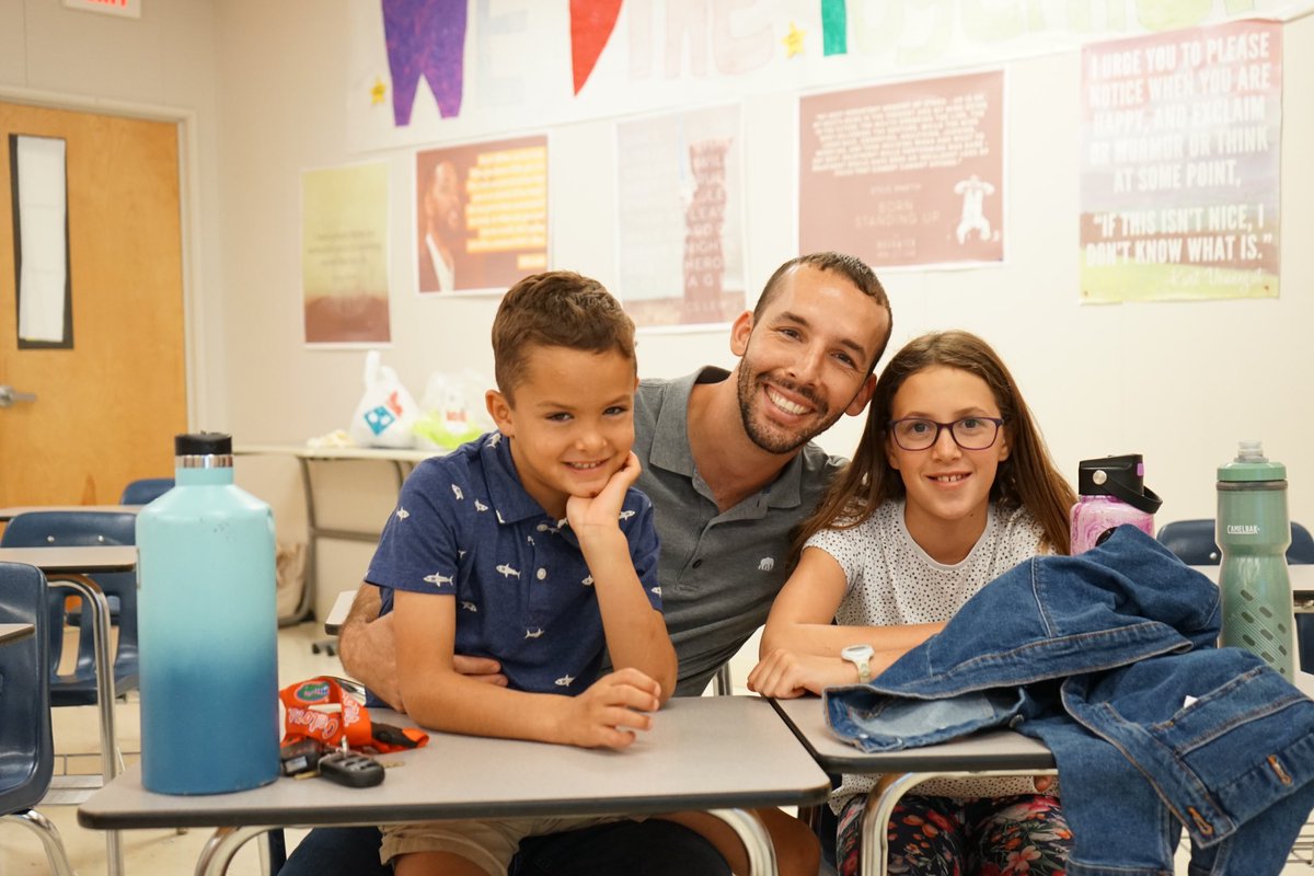 More highlights from our #bringyourchildtowork day🐾 Our We Dine Together club hosted families and played games with our little Bobcats 🤩 We love our staff and family unity @pbcsd @SLLpbc @SafeSchools_PBC @SommerPBCSD