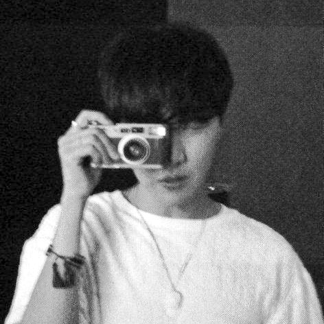 CottonCandy_702's tweet photo. The camera man n his meow 🤍💥 https://t.co/BRGTMbjKrU