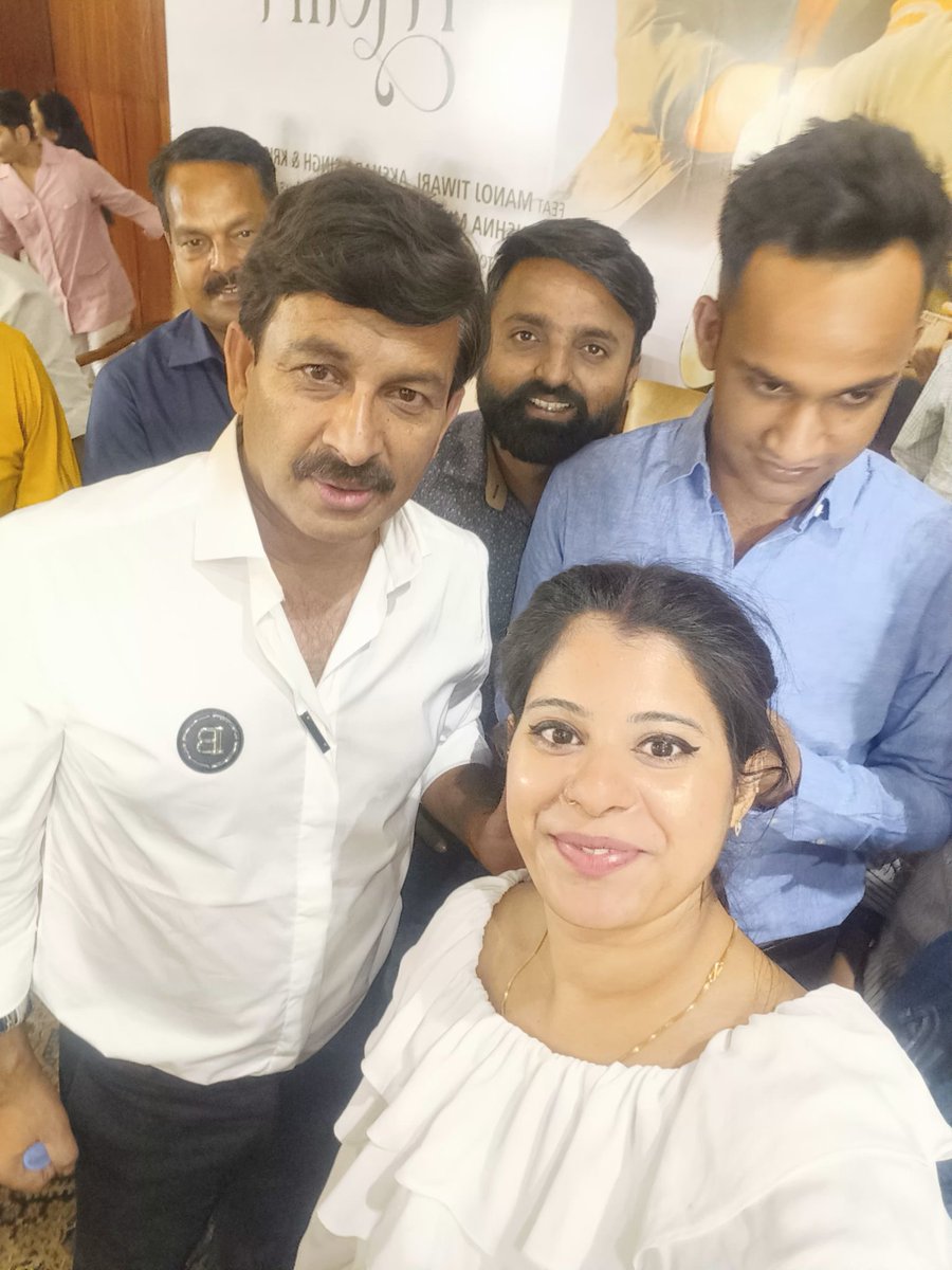KanakMathur11's tweet photo. KM Hindi News: Delhi ke Ashoka Hotel me aaj Politician Singer Manoj Tiwari apne upcoming song "Tanha hun main" ko lunch kia. Ees gane me Bhojpuri Actress Akshara Singh bhi nazar ayengi. Full Video Link 👇
https://t.co/Y0C61Q7mTG
@ManojTiwariMP@AKSHARASINGH1 @KMNews12
#manojtiwari https://t.co/21lAmXchCN